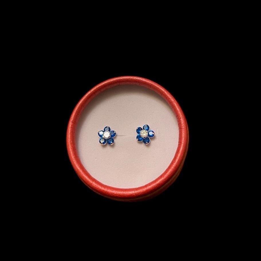 Arete flor azul